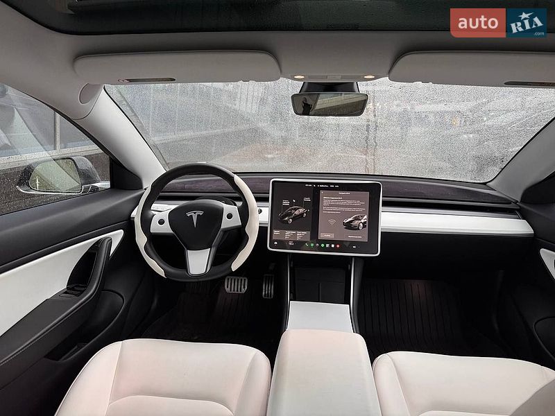 Седан Tesla Model 3 2019 в Киеве