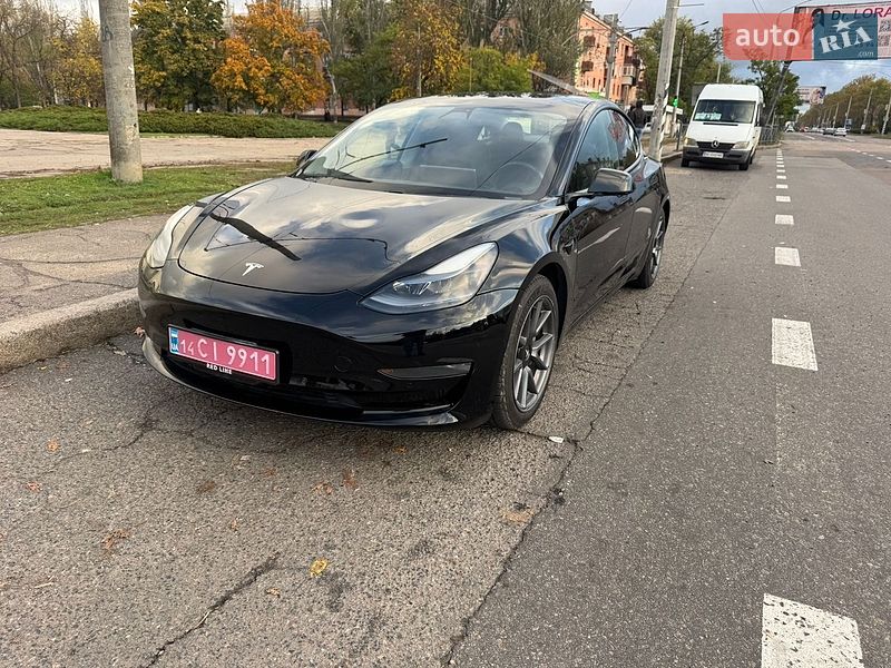 Седан Tesla Model 3 2021 в Николаеве