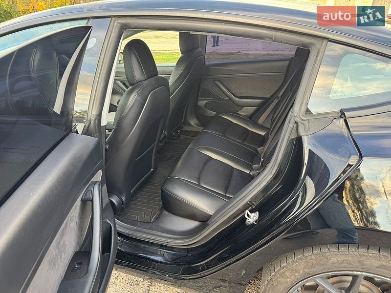 Седан Tesla Model 3 2021 в Николаеве