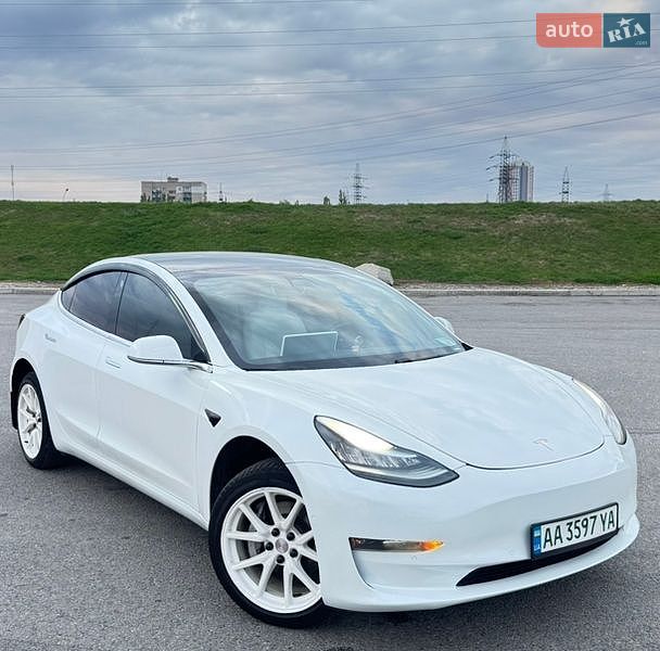 Седан Tesla Model 3 2018 в Днепре