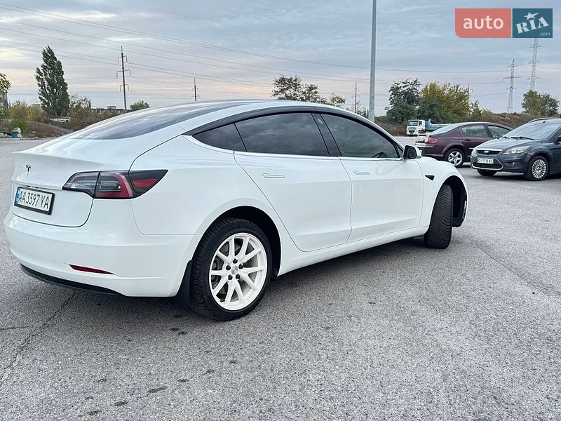 Седан Tesla Model 3 2018 в Днепре