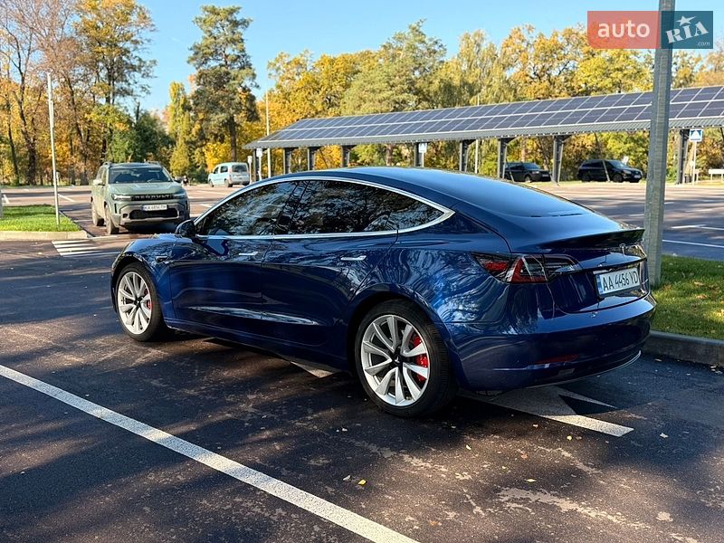 Седан Tesla Model 3 2018 в Киеве