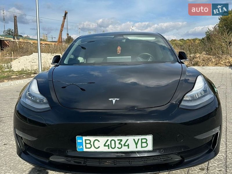 Седан Tesla Model 3 2019 в Львове