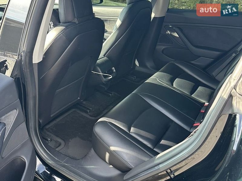 Седан Tesla Model 3 2019 в Львове