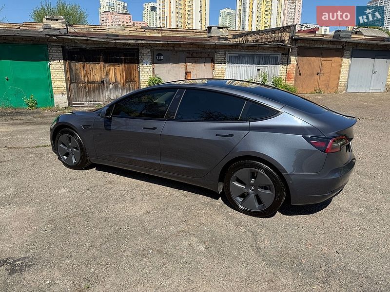 Седан Tesla Model 3 2022 в Киеве