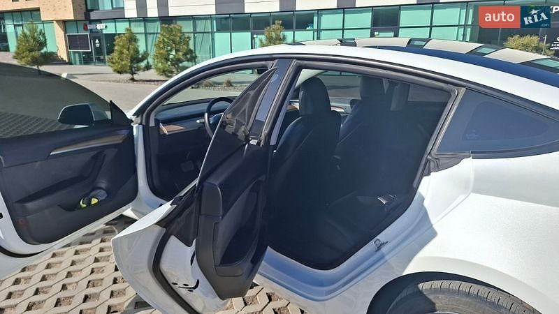 Седан Tesla Model 3 2023 в Виннице