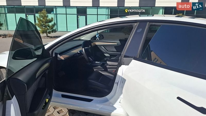 Седан Tesla Model 3 2023 в Виннице