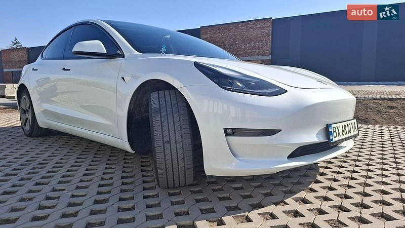Седан Tesla Model 3 2023 в Виннице