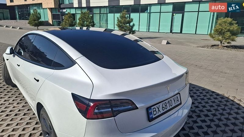 Седан Tesla Model 3 2023 в Виннице