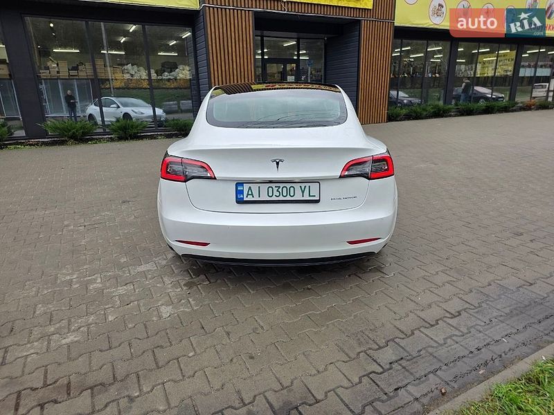 Седан Tesla Model 3 2021 в Ирпене