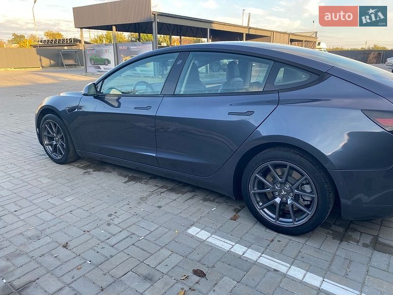 Седан Tesla Model 3 2021 в Черкассах