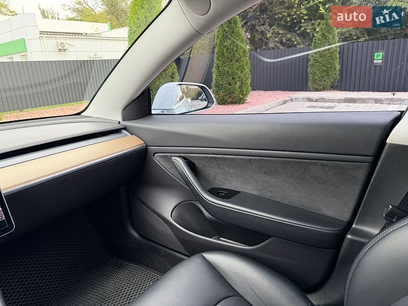 Седан Tesla Model 3 2019 в Одессе