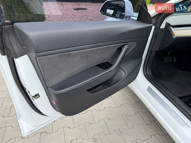 Седан Tesla Model 3 2019 в Одессе