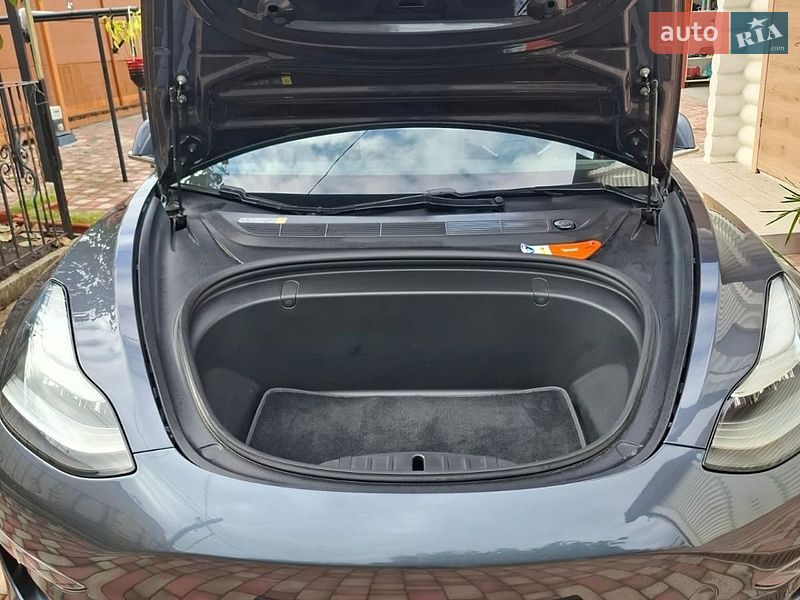 Седан Tesla Model 3 2018 в Одессе