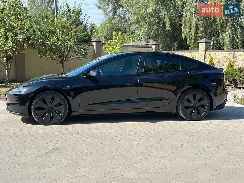 Седан Tesla Model 3 2024 в Нововолынске