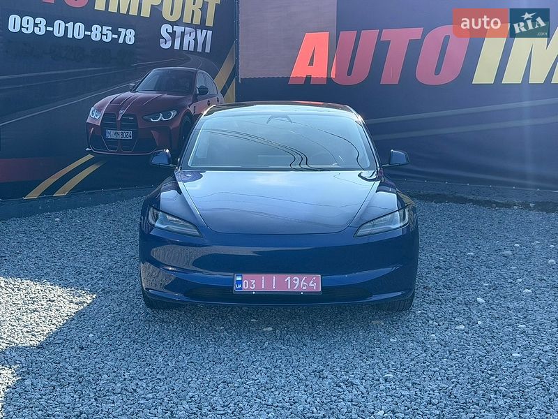 Седан Tesla Model 3 2025 в Стрию