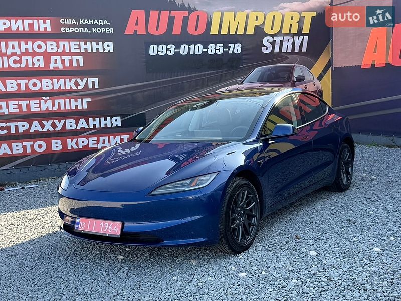 Седан Tesla Model 3 2025 в Стрию