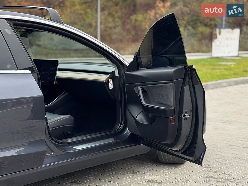Седан Tesla Model 3 2019 в Тернополе