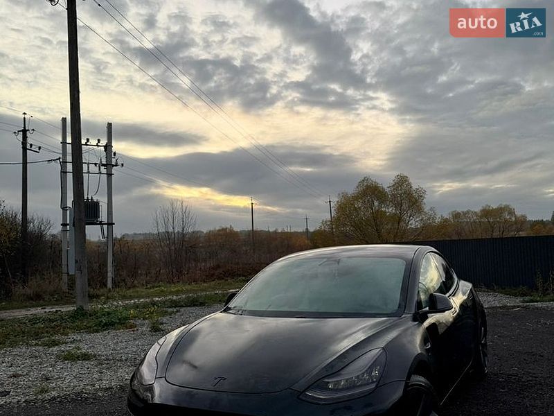 Седан Tesla Model 3 2020 в Ивано-Франковске
