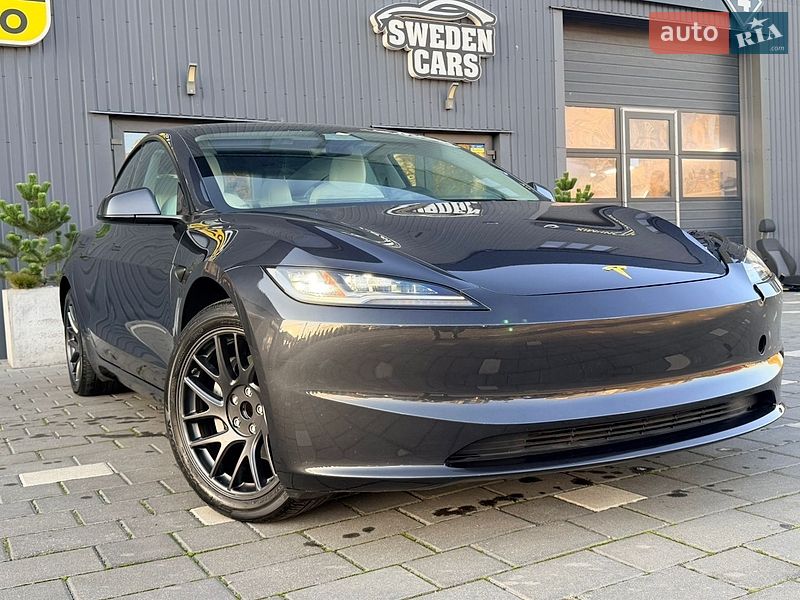 Седан Tesla Model 3 2024 в Дрогобыче