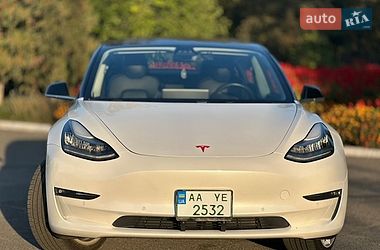Седан Tesla Model 3 2019 в Киеве