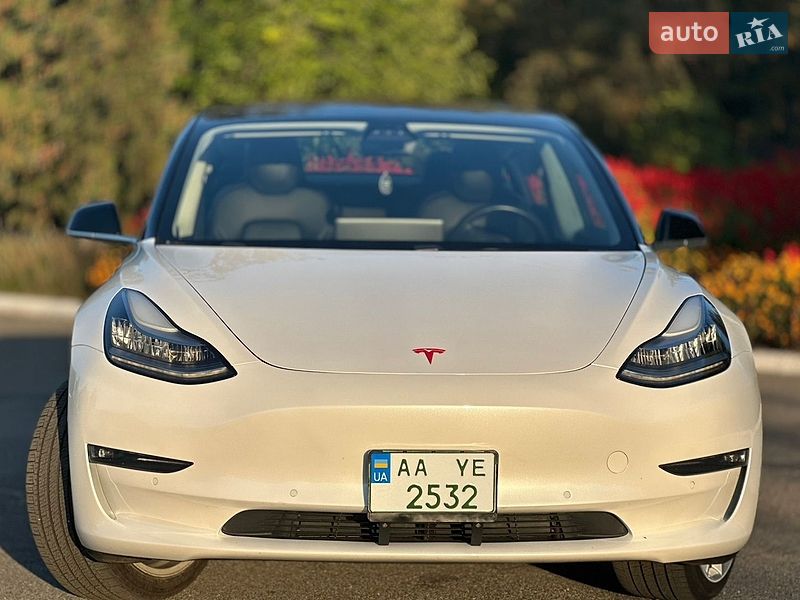 Седан Tesla Model 3 2019 в Киеве