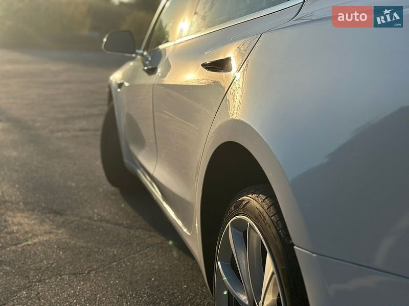 Седан Tesla Model 3 2019 в Киеве