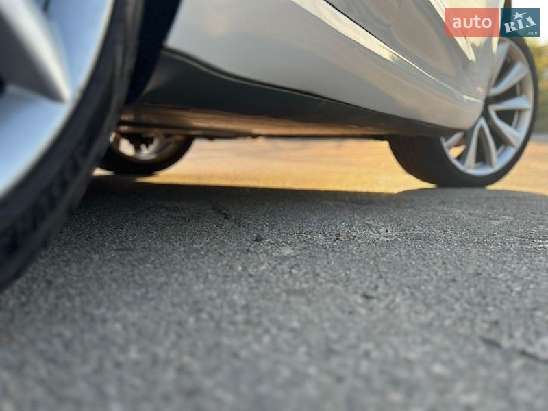 Седан Tesla Model 3 2019 в Киеве