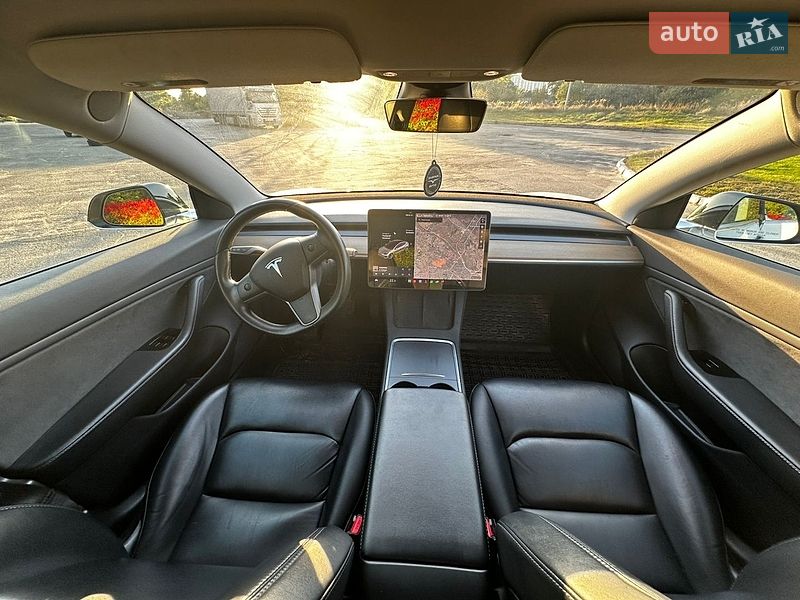 Седан Tesla Model 3 2019 в Киеве