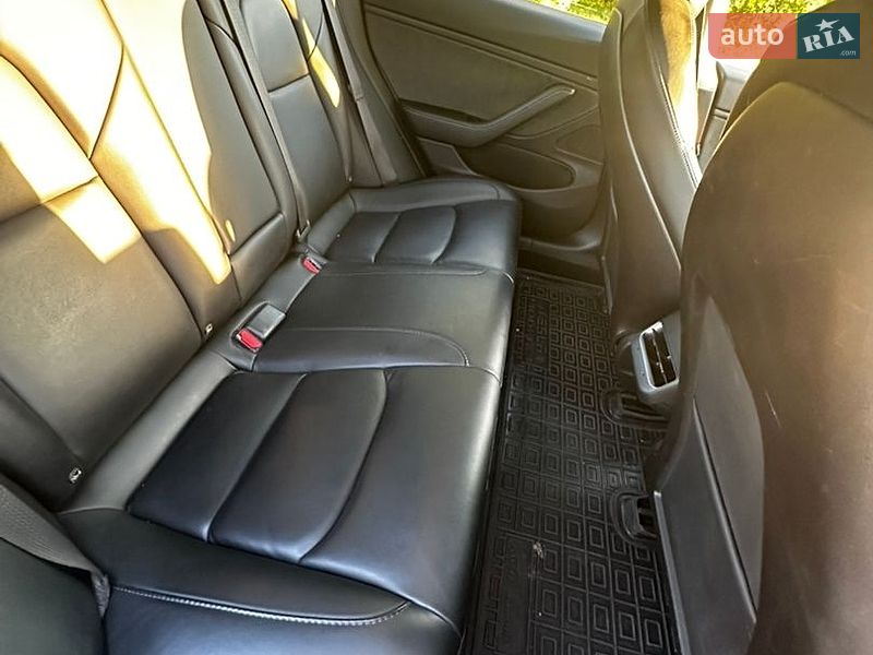 Седан Tesla Model 3 2019 в Киеве