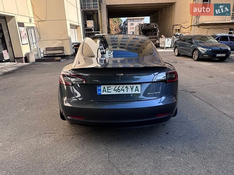 Седан Tesla Model 3 2022 в Днепре
