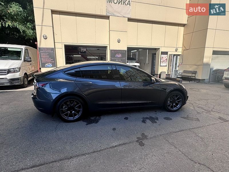 Седан Tesla Model 3 2022 в Днепре
