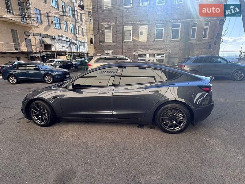 Седан Tesla Model 3 2022 в Днепре