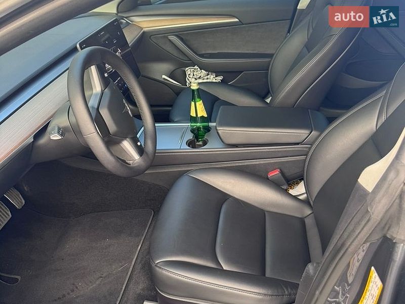 Седан Tesla Model 3 2022 в Днепре