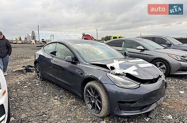 Седан Tesla Model 3 2023 в Луцьку