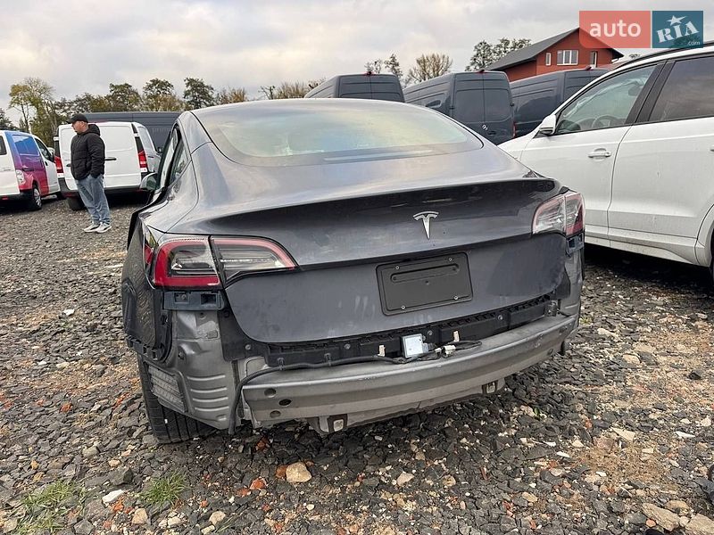 Седан Tesla Model 3 2023 в Луцке