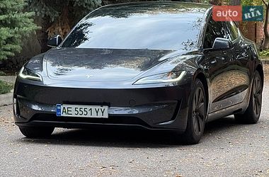 Седан Tesla Model 3 2025 в Днепре