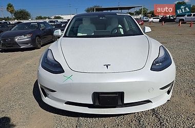 Седан Tesla Model 3 2019 в Львове