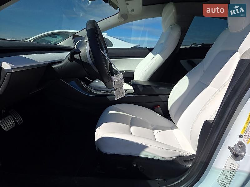 Седан Tesla Model 3 2019 в Львове