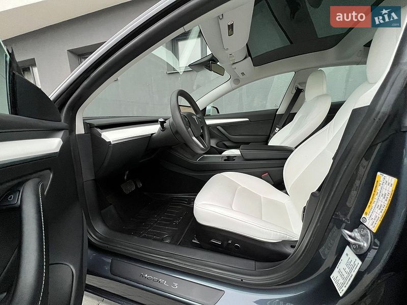 Седан Tesla Model 3 2022 в Ивано-Франковске
