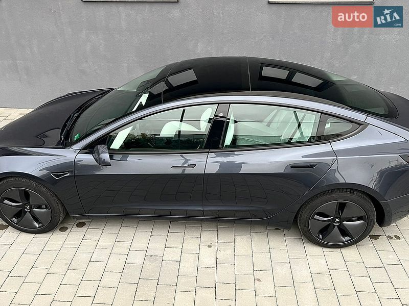 Седан Tesla Model 3 2022 в Ивано-Франковске