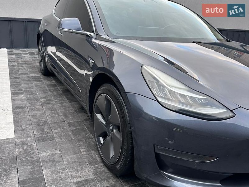 Седан Tesla Model 3 2018 в Рівному