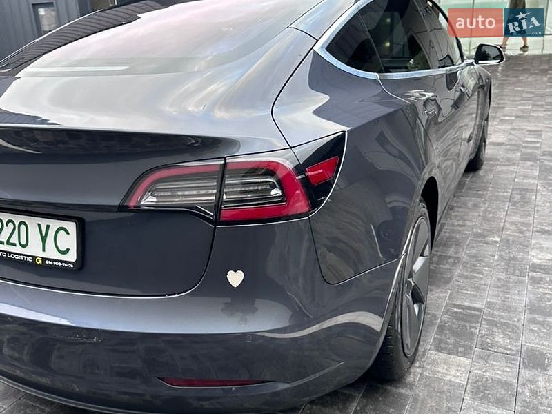 Седан Tesla Model 3 2018 в Рівному