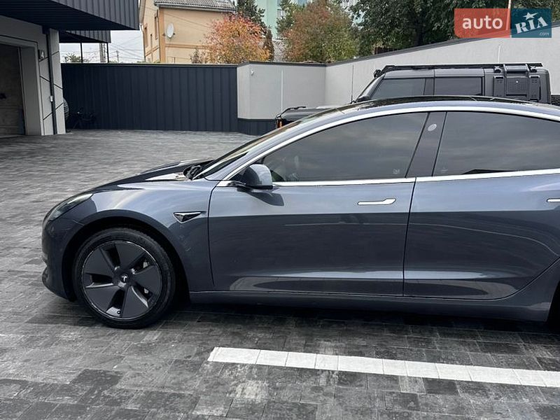 Седан Tesla Model 3 2018 в Рівному