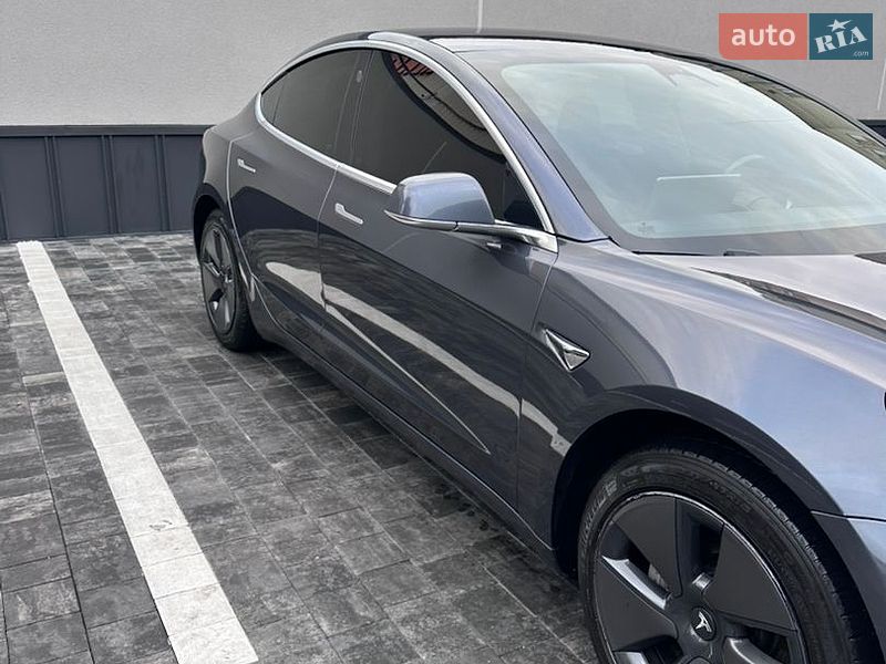 Седан Tesla Model 3 2018 в Рівному