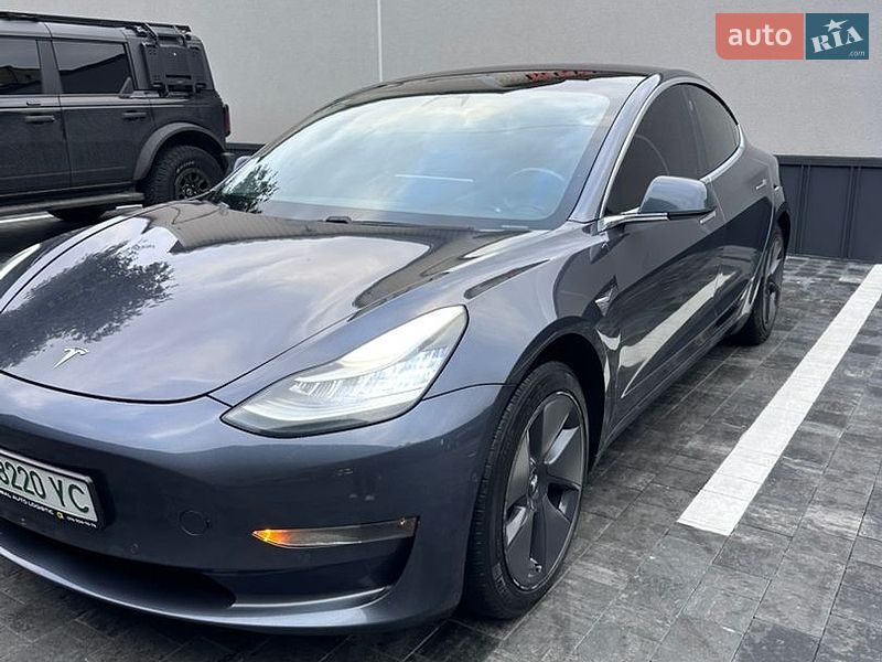 Седан Tesla Model 3 2018 в Рівному