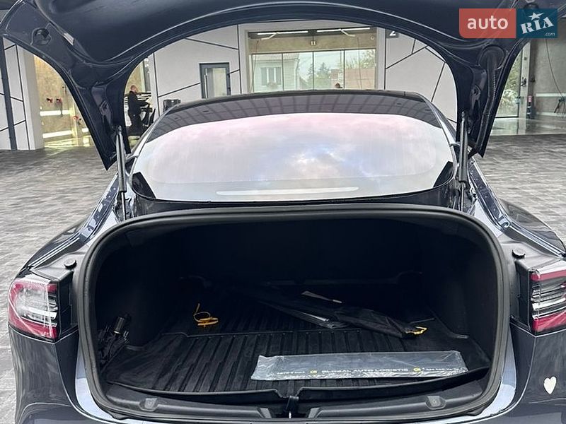 Седан Tesla Model 3 2018 в Рівному