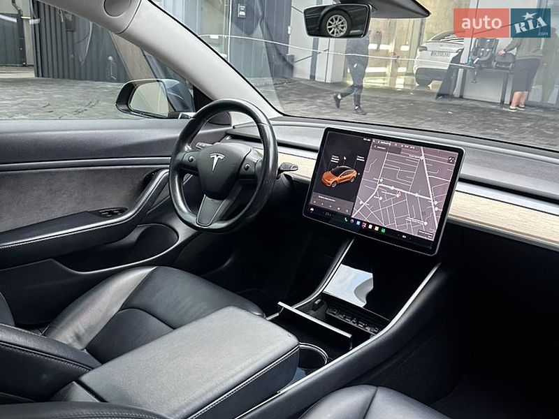 Седан Tesla Model 3 2018 в Рівному