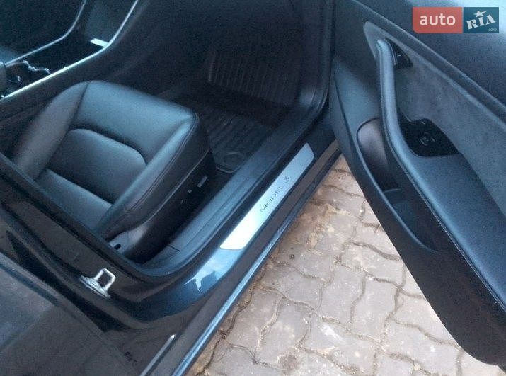Седан Tesla Model 3 2019 в Тернополе