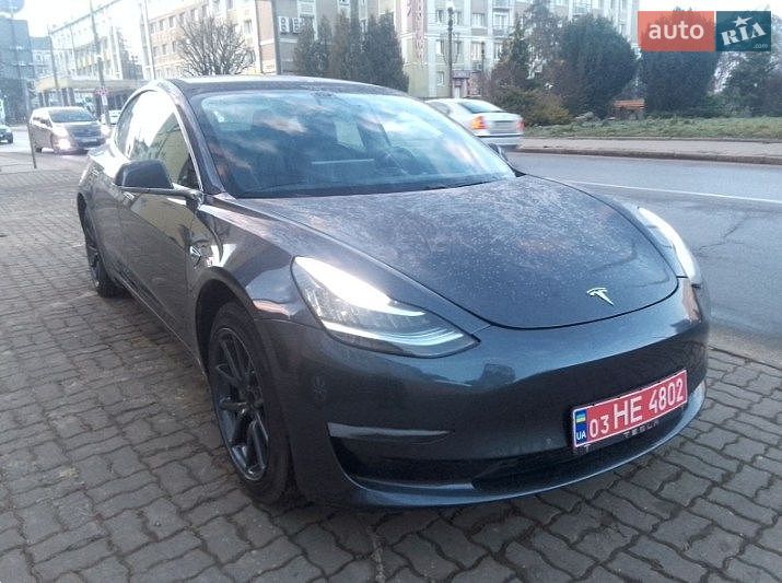 Седан Tesla Model 3 2019 в Тернополе